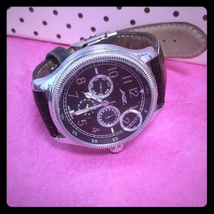 Fashion watch needs battery